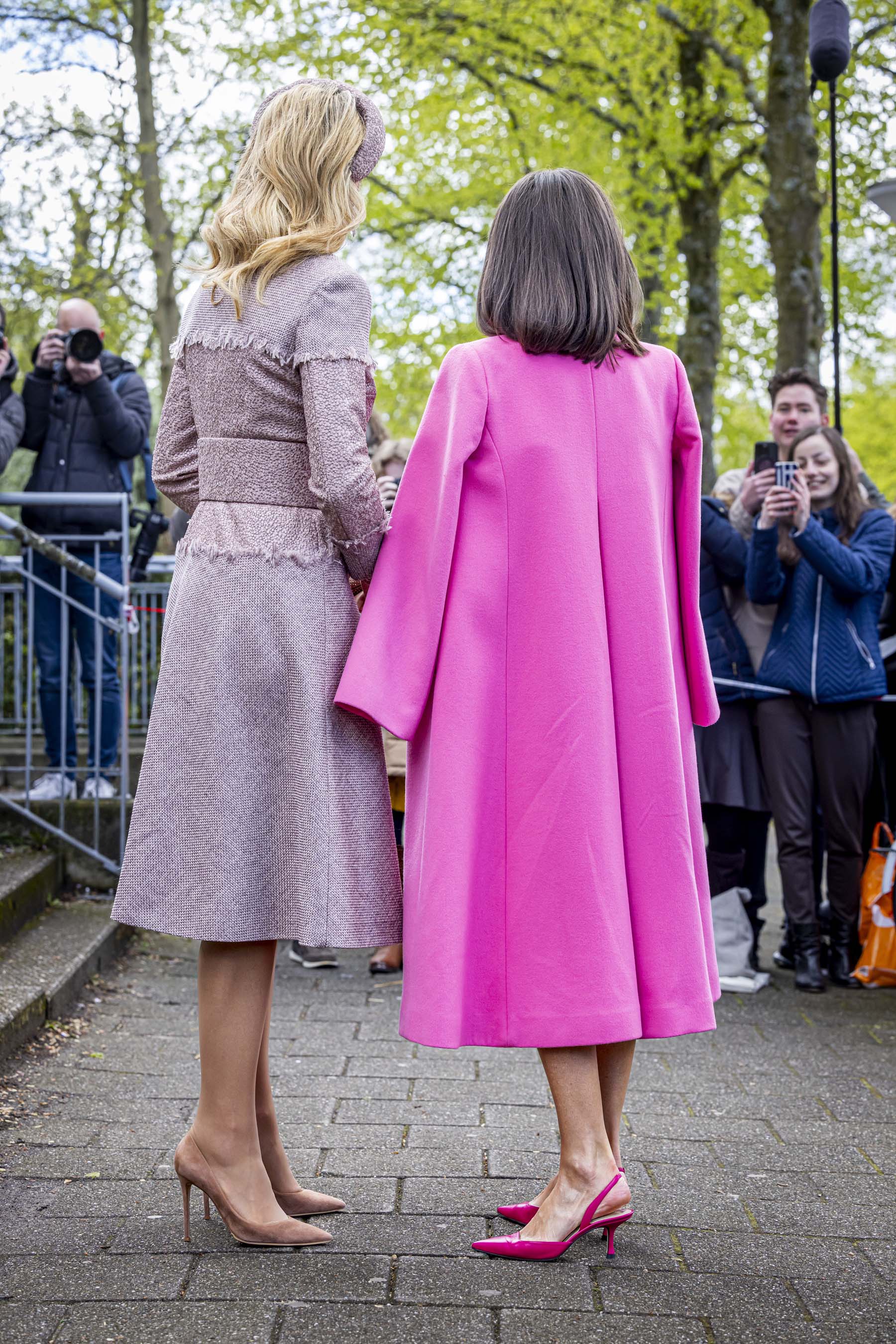 As escolhas de guarda-roupa de Letizia e Máxima durante a visita do reis de Espanha aos Países Baixos