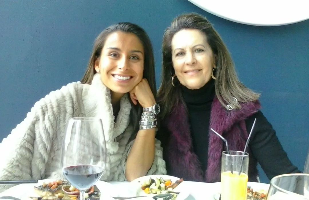 Mónica com a mãe