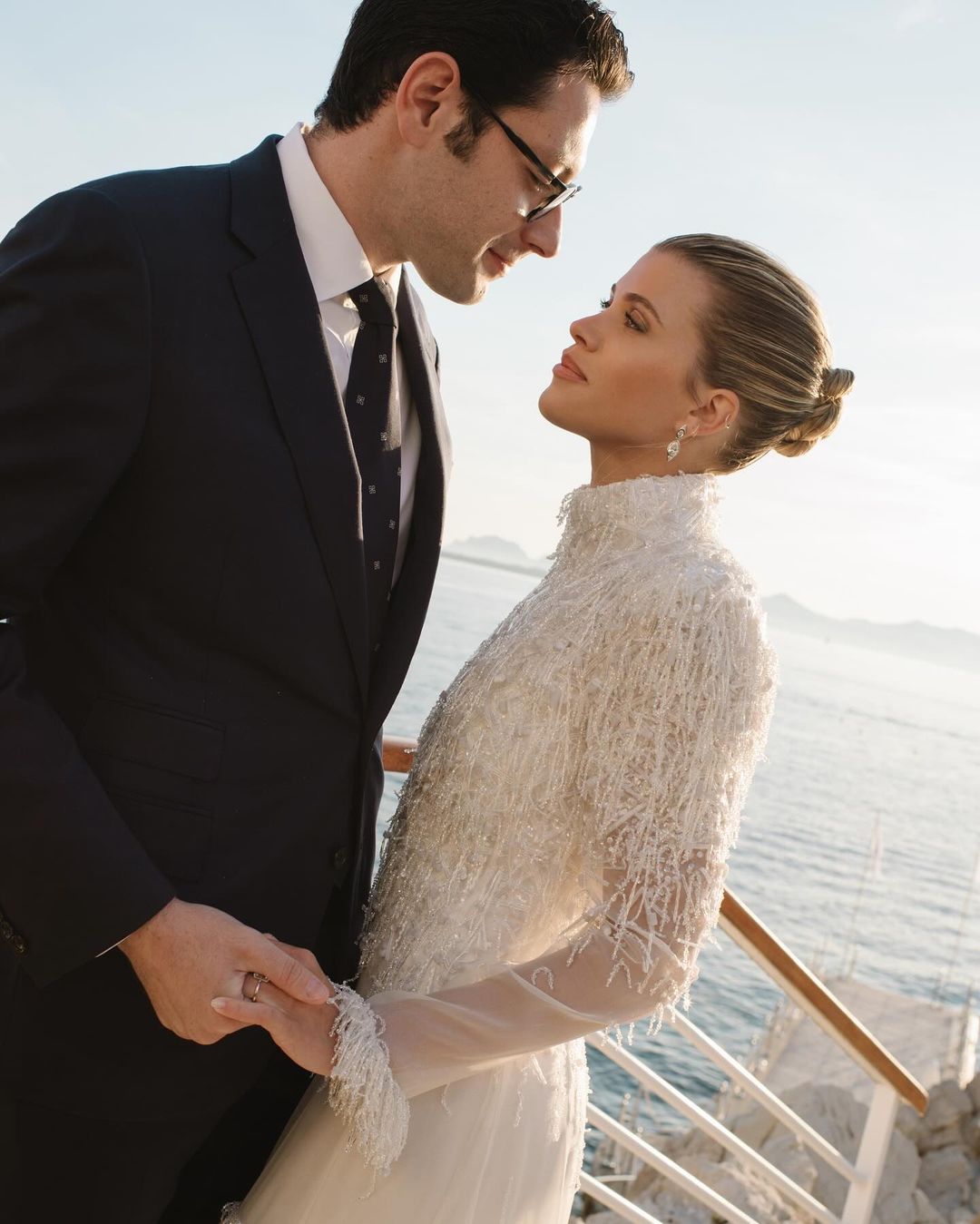 Sofia Richie assinala primeiro anivers&aacute;rio de casamento com Elliot Grainge