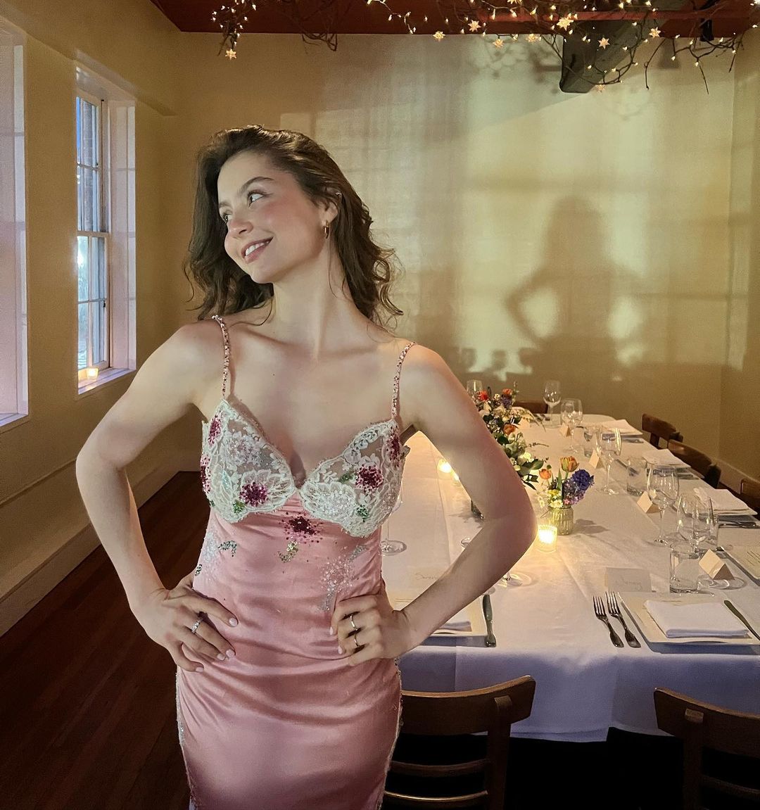 Catherine Zeta-Jones assinala 21.º aniversário com fotos da infância
