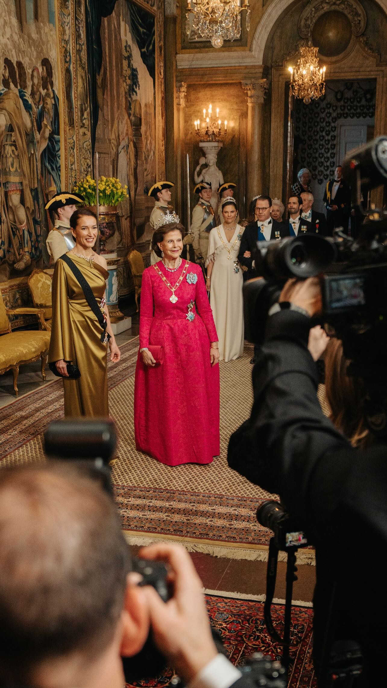 As tiaras da rainha S&iacute;lvia e das princesas Sofia e Victoria da Su&eacute;cia