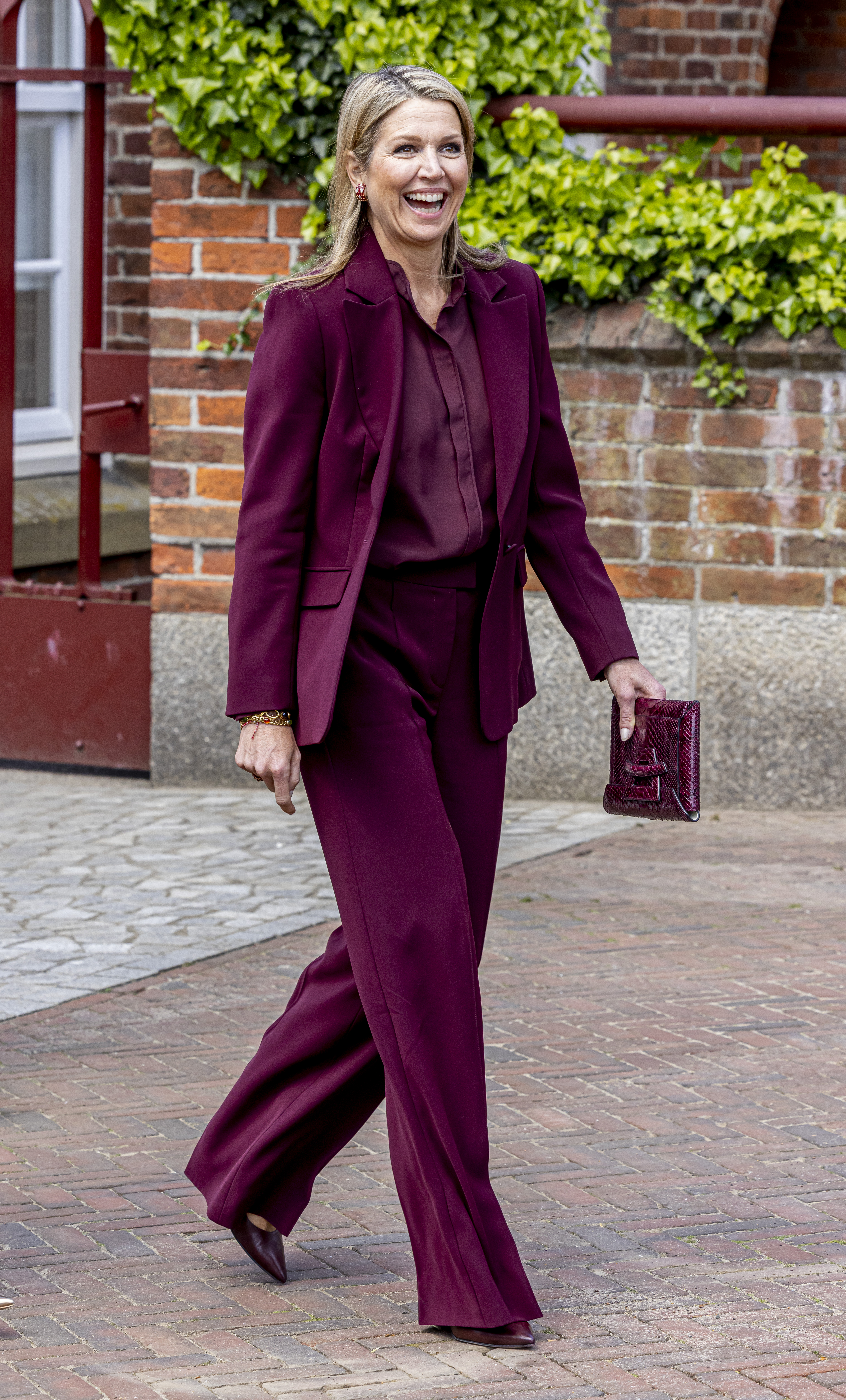 O elegante "look" monocrom&aacute;tico de M&aacute;xima dos Pa&iacute;ses Baixos