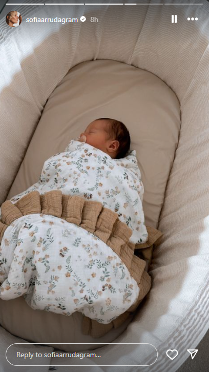 A filha da atriz j&aacute; em casa
