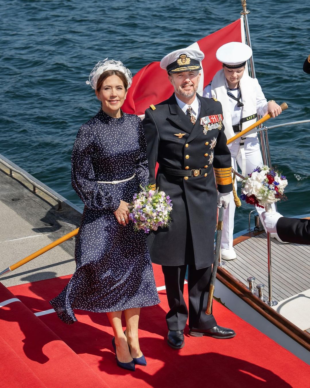 A primeira viagem internacional de Mary e Frederico X da Dinamarca a bordo do navio real Dannebrog
