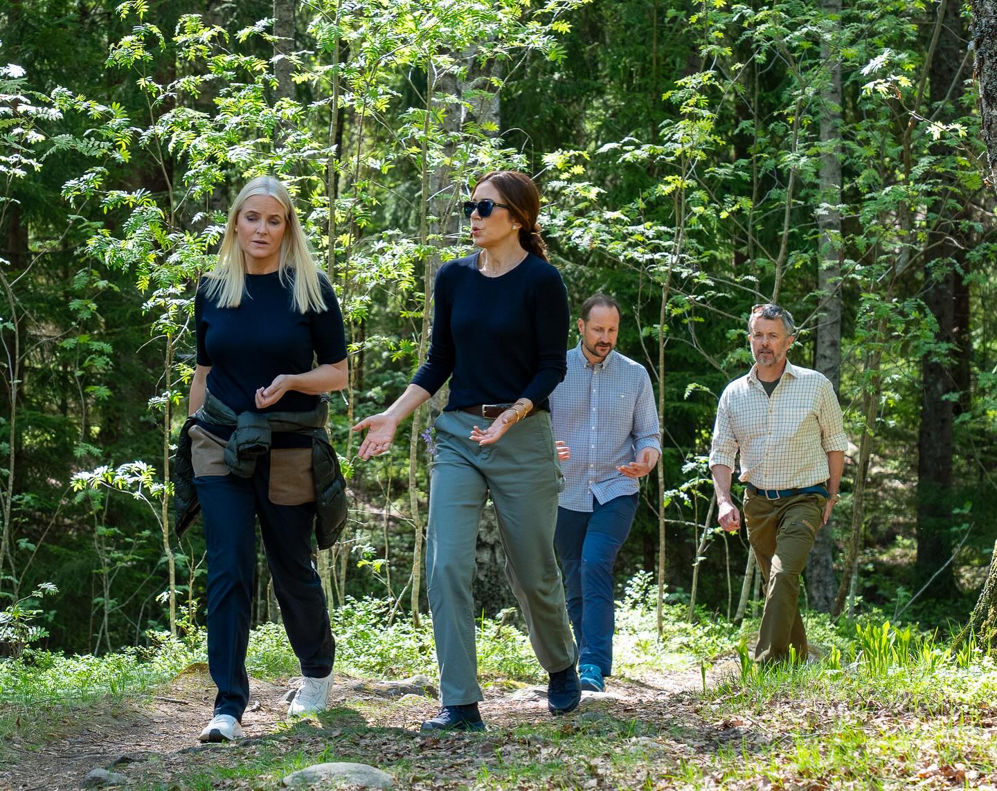 O descontraído passeio de Mary e Frederico X da Dinamaca com Mette-Marit e Haakon da Noruega