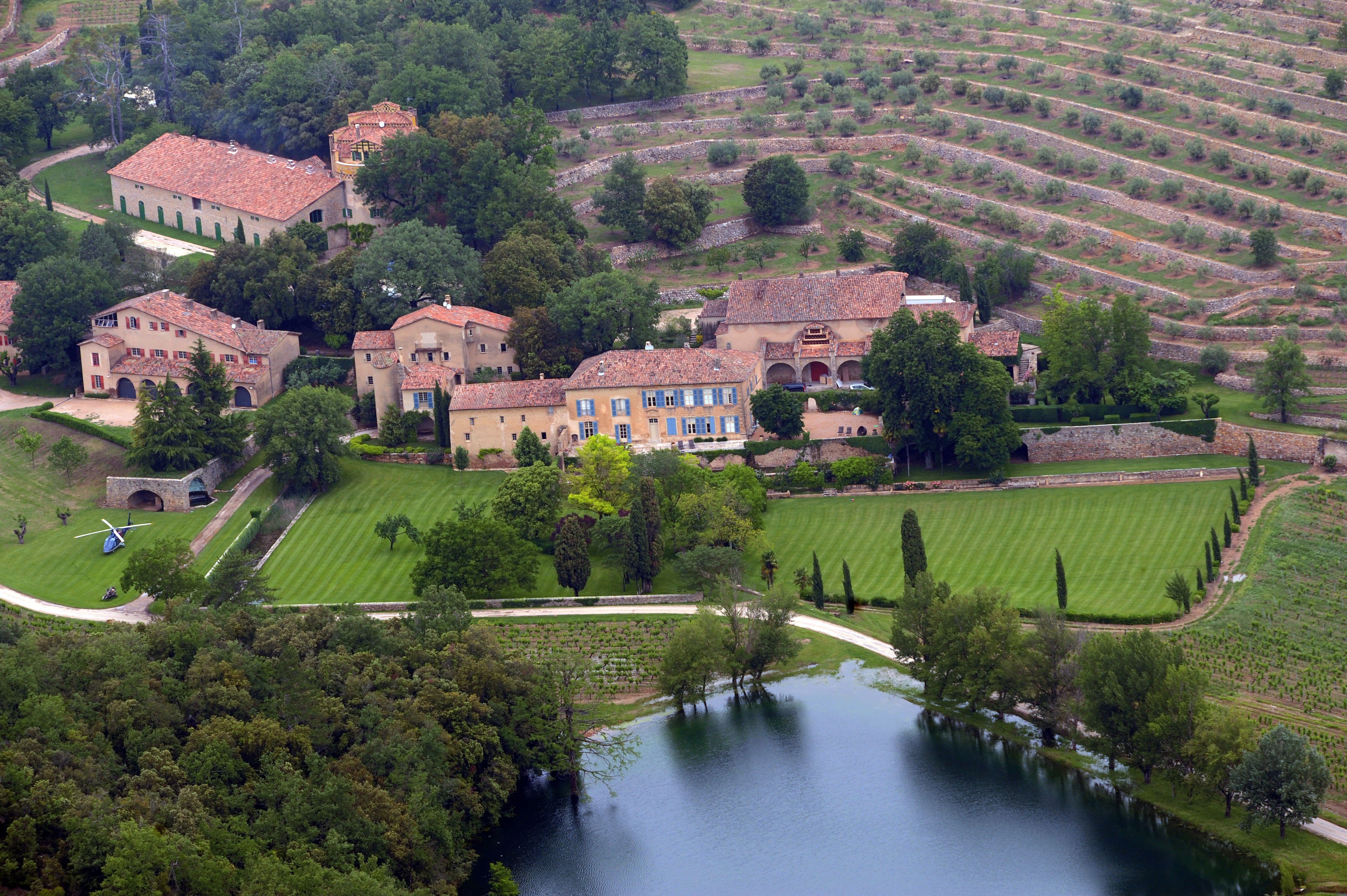 Brad Pitt "rouba" castelo de Miraval a Angelina Jolie