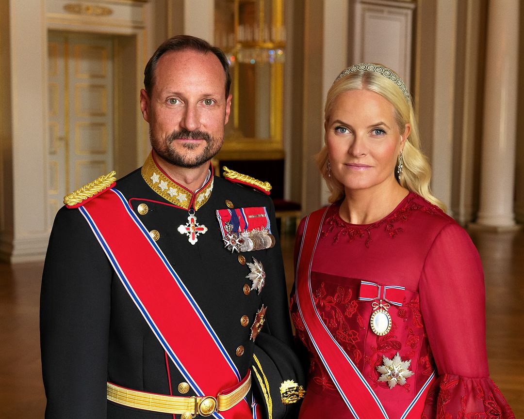 Os novos retratos oficiais de Mette-Marit e Haakon da Noruega