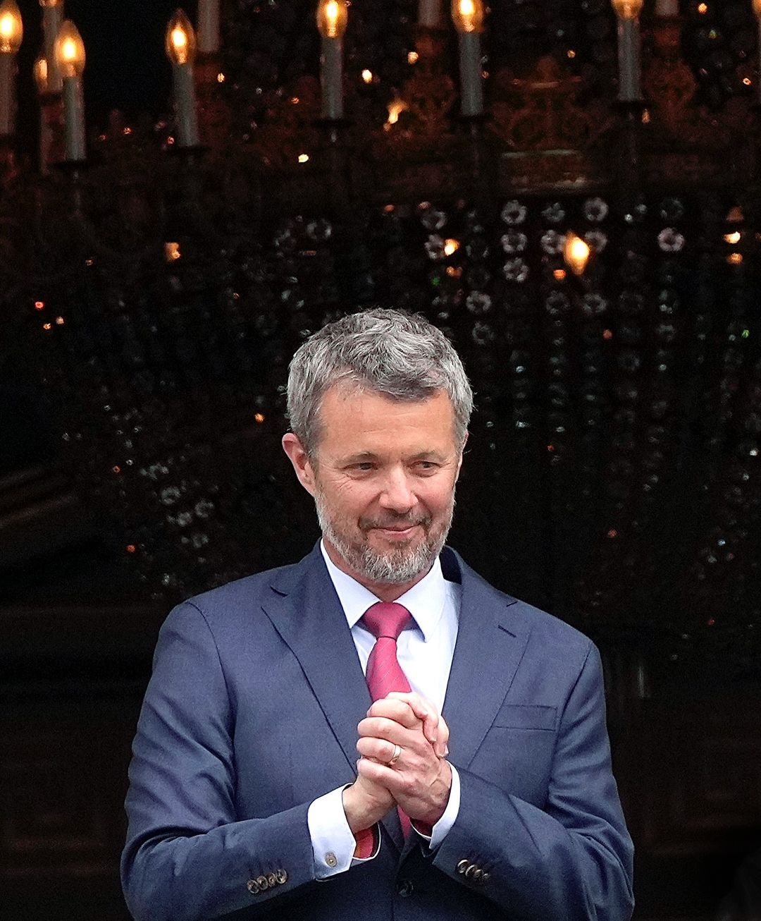 À varanda do palácio, Frederico X da Dinamarca celebra 56.º aniversário