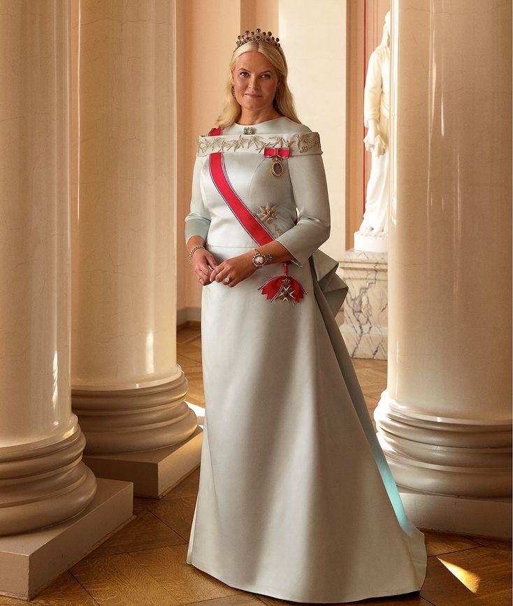 Os novos retratos oficiais de Mette-Marit e Haakon da Noruega