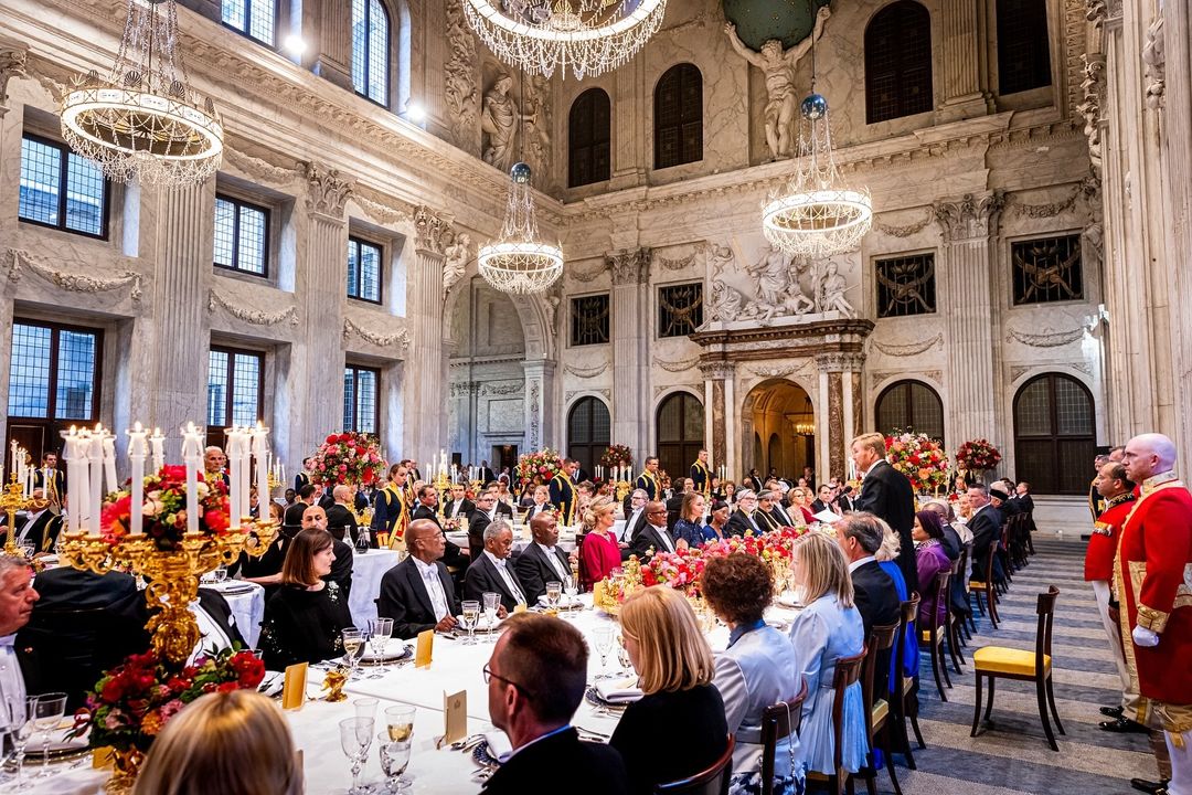 Máxima deslumbra em vestido de gala que usou há 13 anos