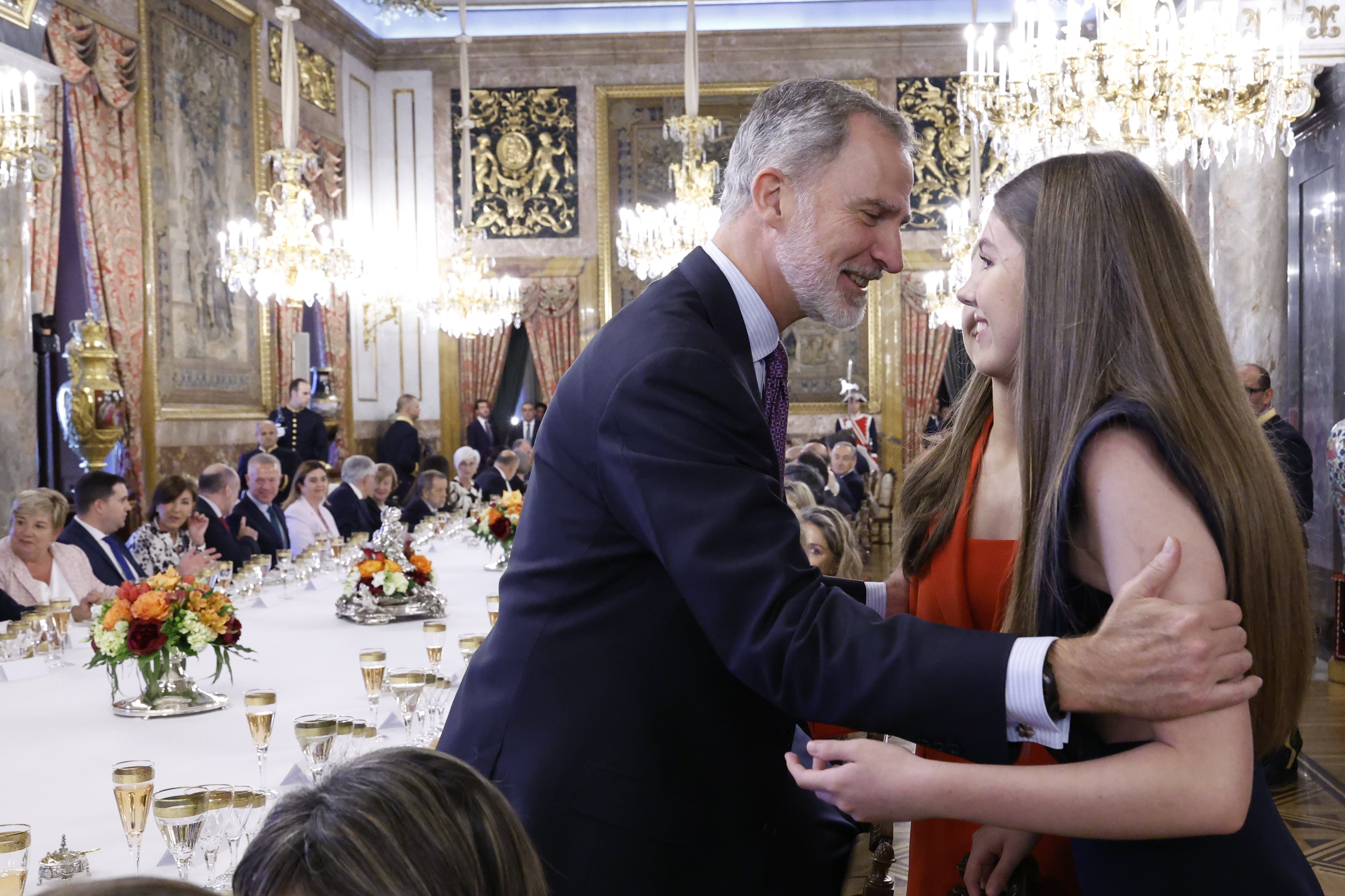 Leonor e Sofia protoganizam momento inesperado no 10.º aniversário do reinado dos pais
