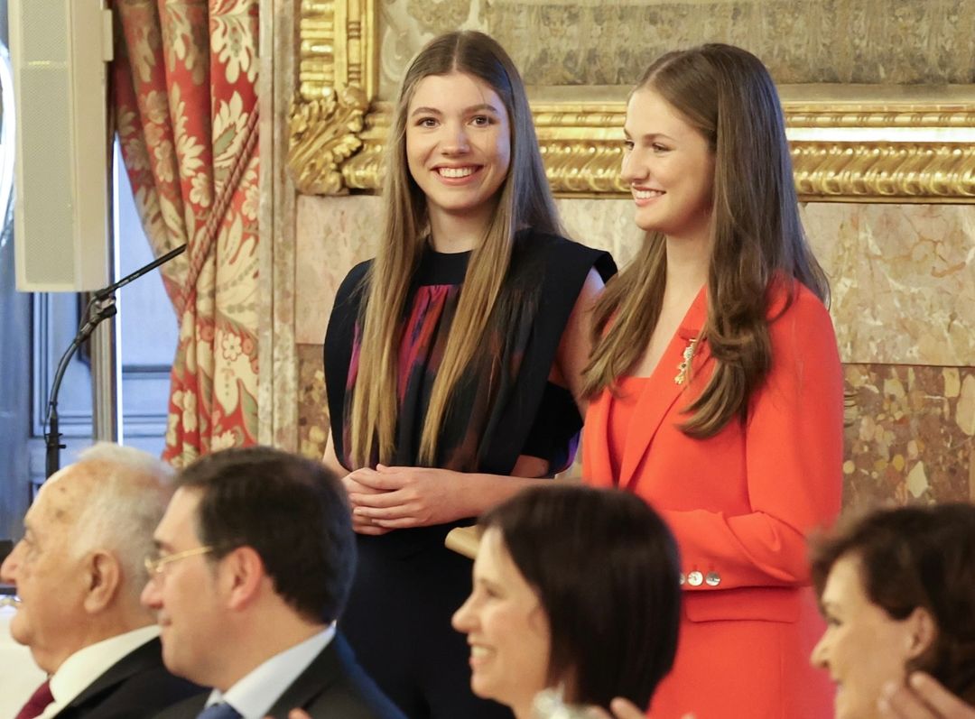 Leonor e Sofia protoganizam momento inesperado no 10.º aniversário do reinado dos pais