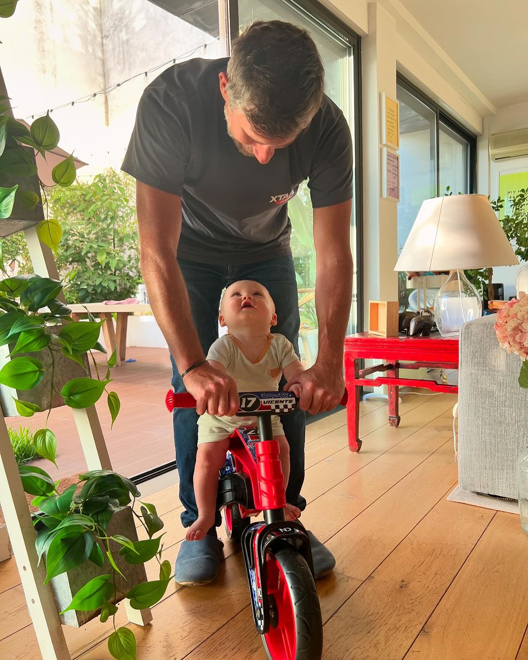 Maria Botelho Moniz encantada com imagem entre pai e filho