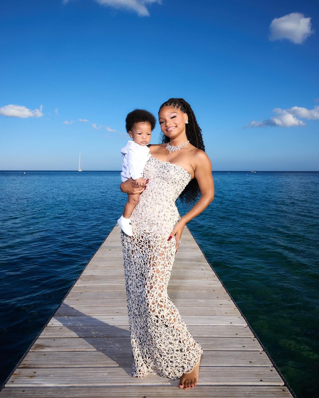 Seis meses depois de ter sido mãe, Halle Bailey apresenta Halo