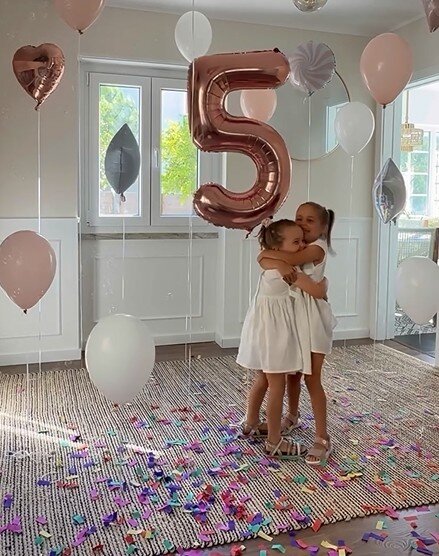  Helena Costa celebra 5.&ordm; anivers&aacute;rio das g&eacute;meas