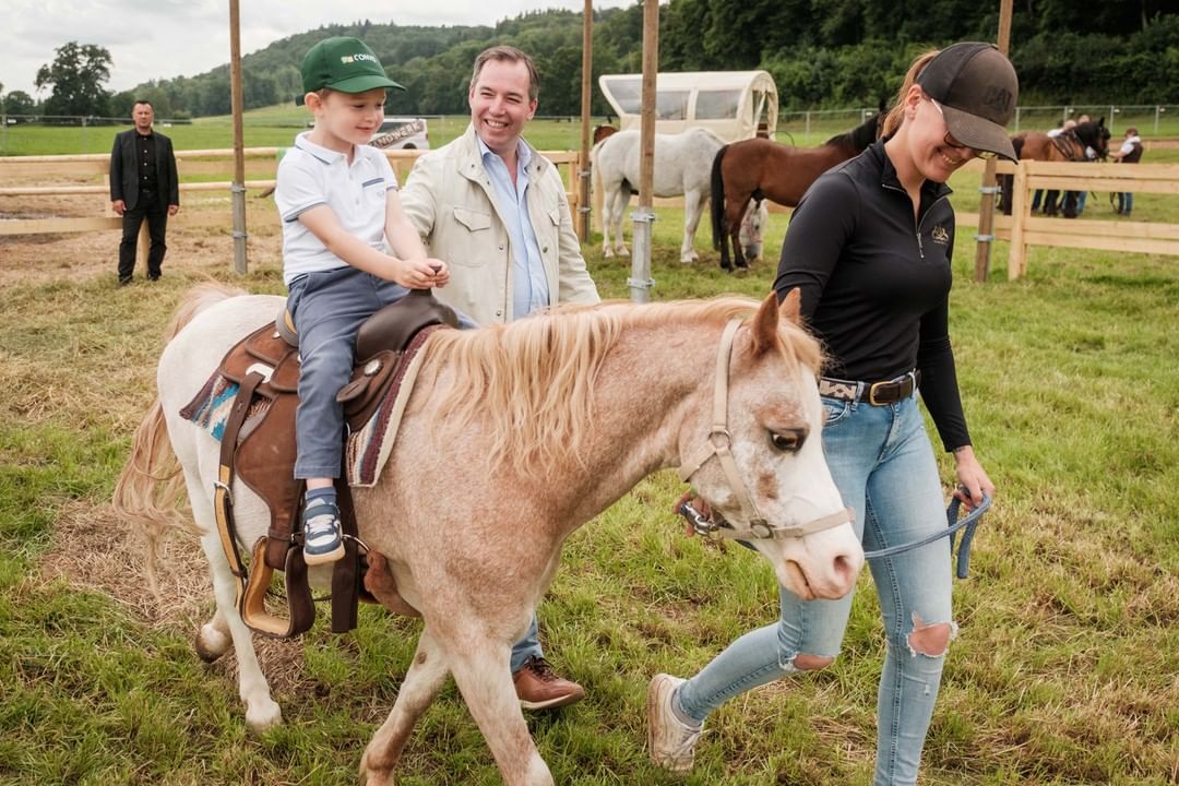 As encantadores fotos dos príncipes Stéphanie e Guillaume do Luxemburgo com os filhos