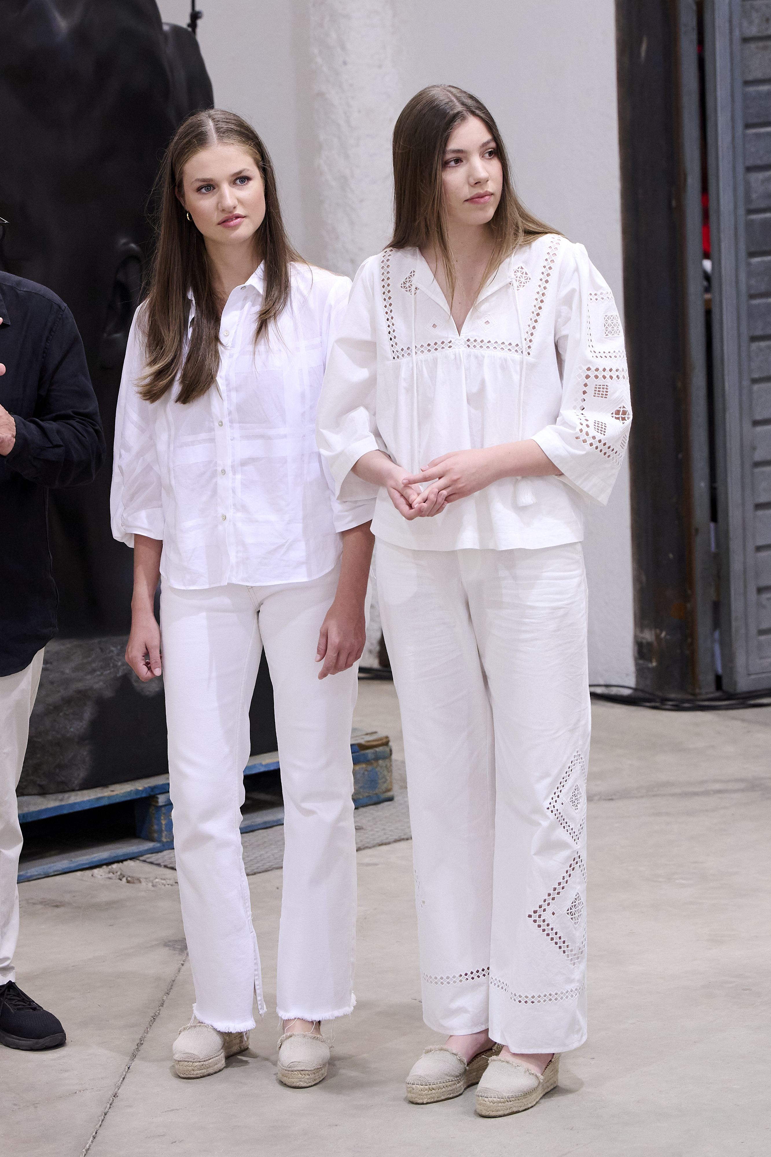 Os "looks" monocrom&aacute;ticos de Letizia e das filhas
