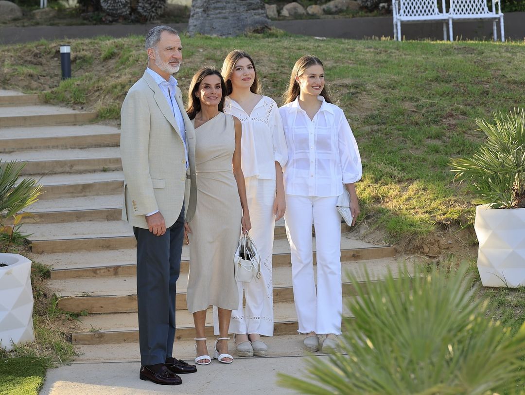 Acompanhados pelos filhas, Letizia e Felipe VI d&atilde;o in&iacute;cio &agrave;s celebra&ccedil;&otilde;es dos Pr&eacute;mios Princesa de Girona
