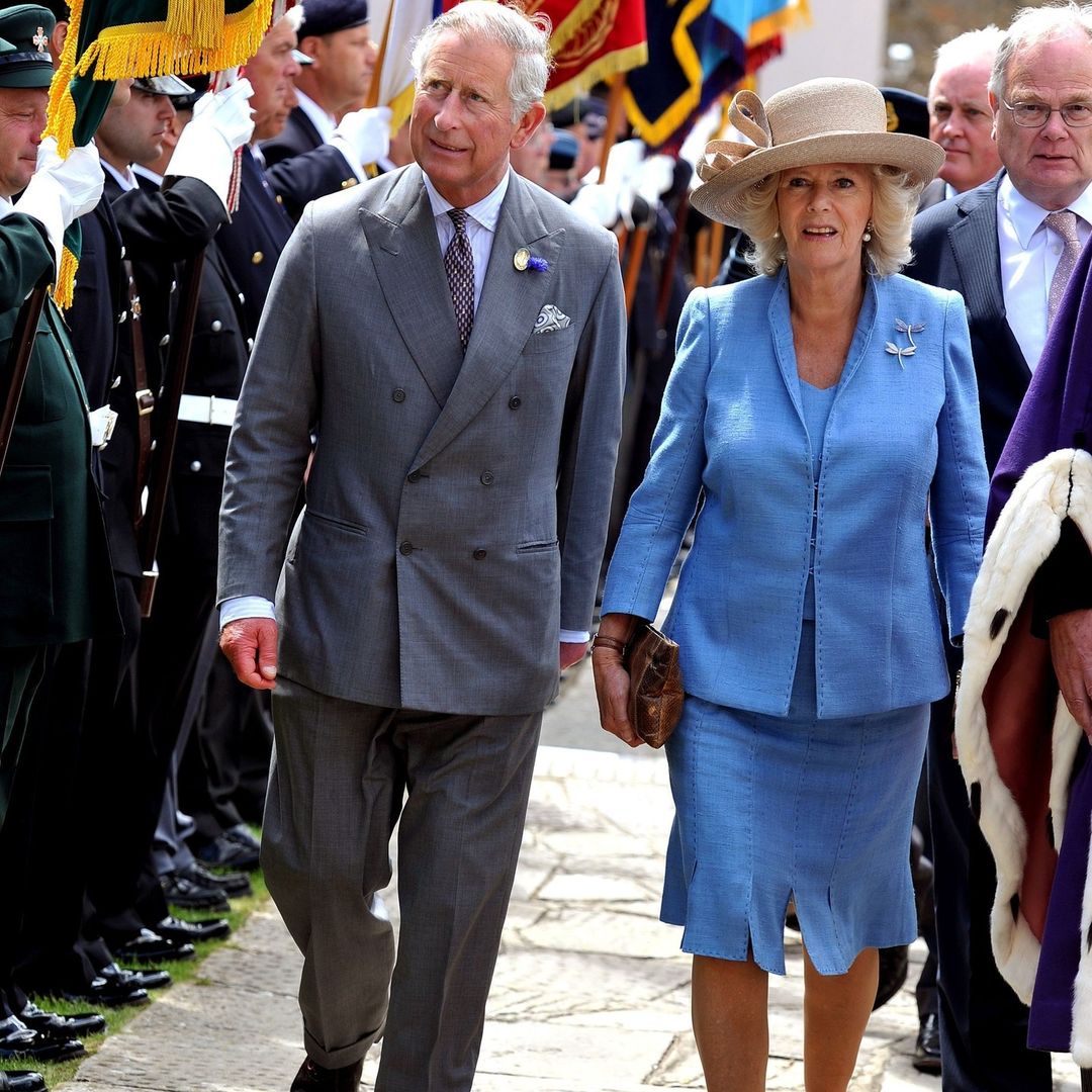 Falso alarme de ataque obriga &agrave; evacua&ccedil;&atilde;o de Carlos III e Camilla durante visita &agrave;s Ilhas do Canal