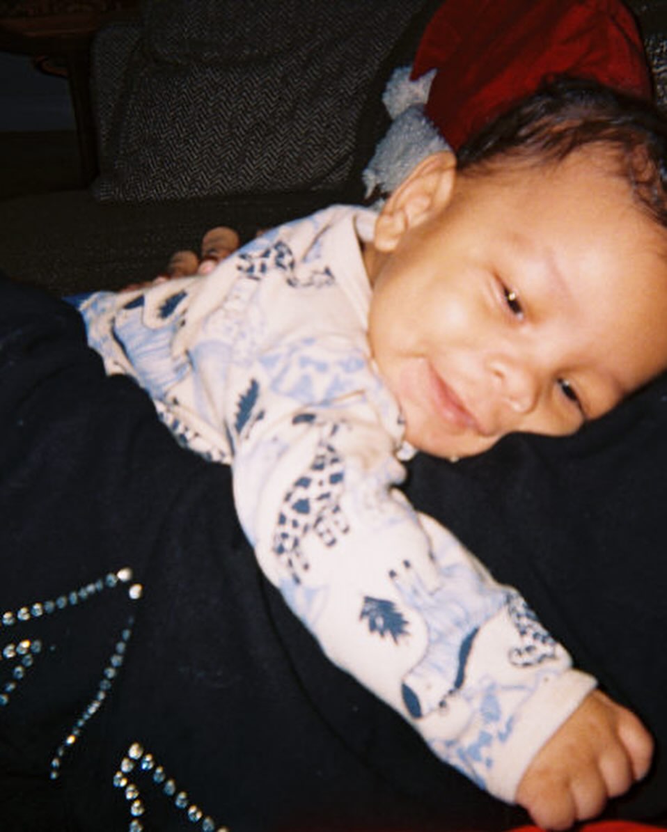 A$AP Rocky celebra primeiro anivers&aacute;rio do filho Riot com novas fotos. O cantor de rap assinalou o anivers&aacute;rio do filho com novos registos