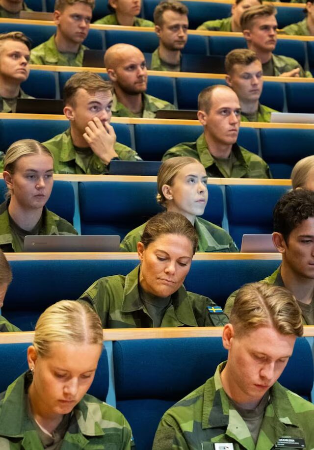 Princesa Victoria inicia nova etapa na forma&ccedil;&atilde;o militar