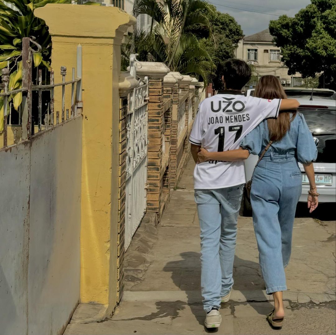 Depois de f&eacute;rias com uma amiga, Catarina Furtado viaja com os filhos para Maputo