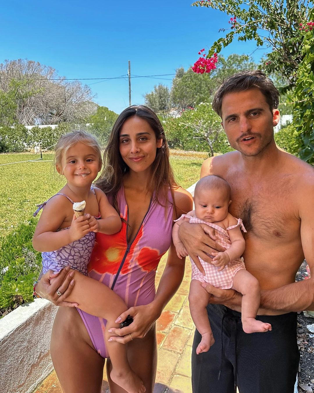 Filha mais velha de Rita Patroc&iacute;nio e Tiago Teot&oacute;nio Pereira &eacute; a babysitter perfeita