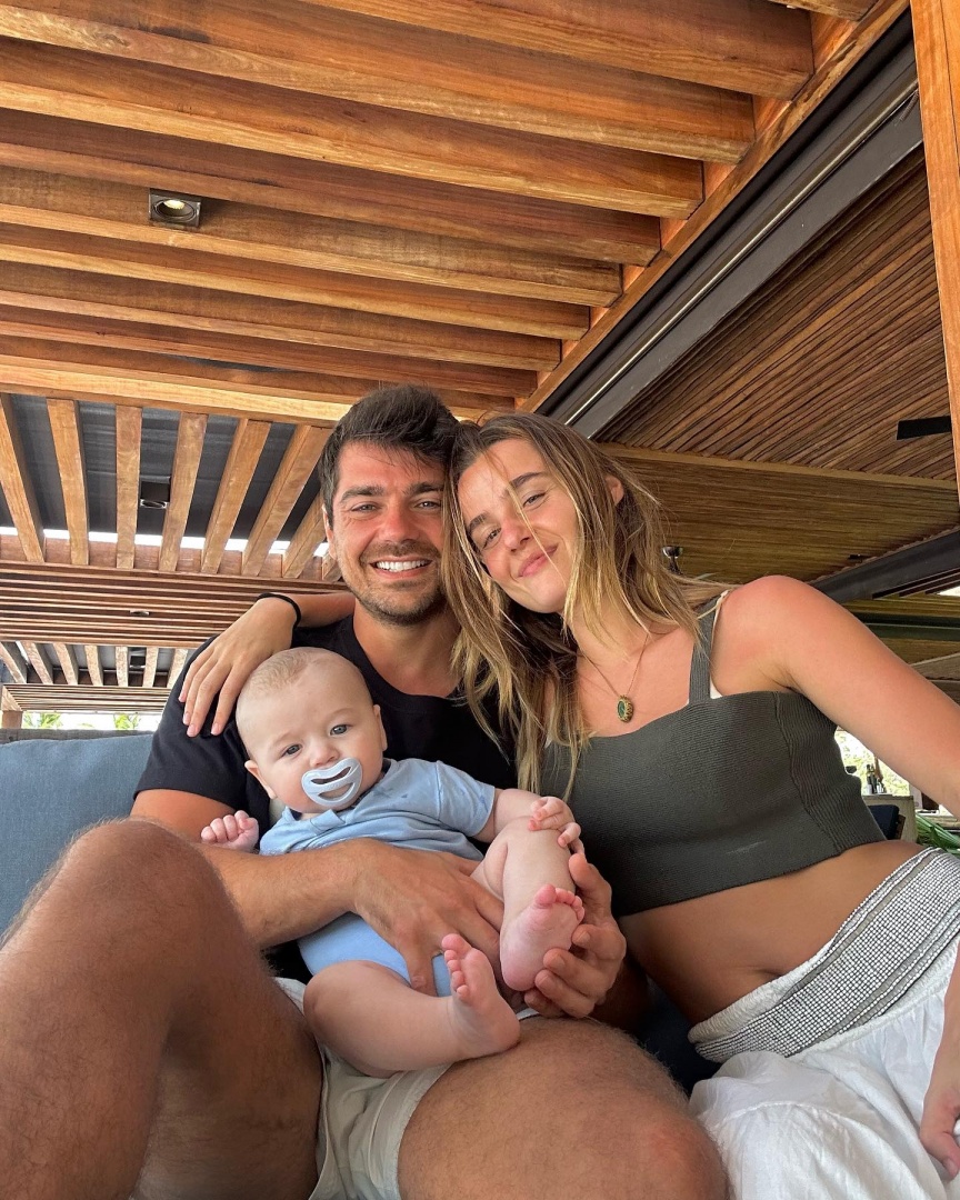 Louren&ccedil;o Ortig&atilde;o partilha v&iacute;deo dos primeiros passos do filho na praia