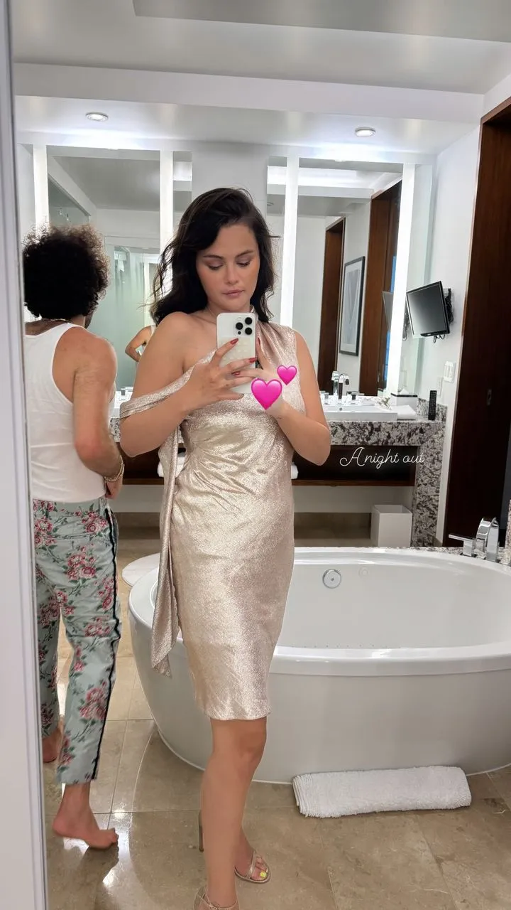 Sinais de que Selena Gomez e Benny Blanco estão noivos