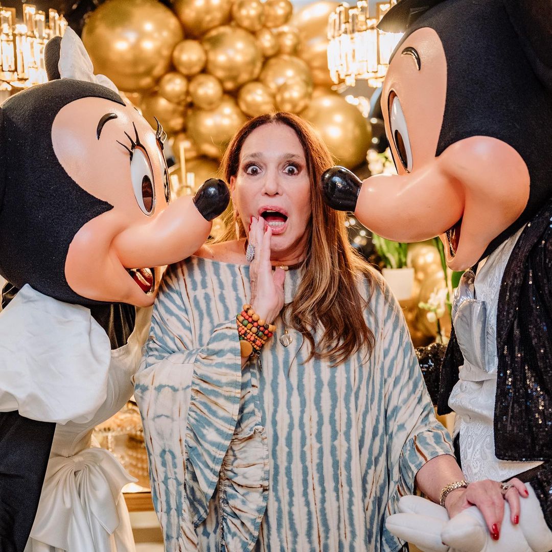 Susana Vieira celebra 82 anos em Orlando com festa tem&aacute;tica