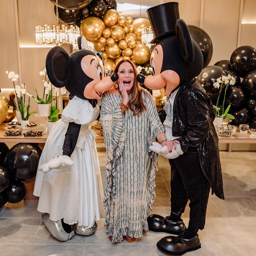 Susana Vieira celebra 82 anos em Orlando com festa tem&aacute;tica