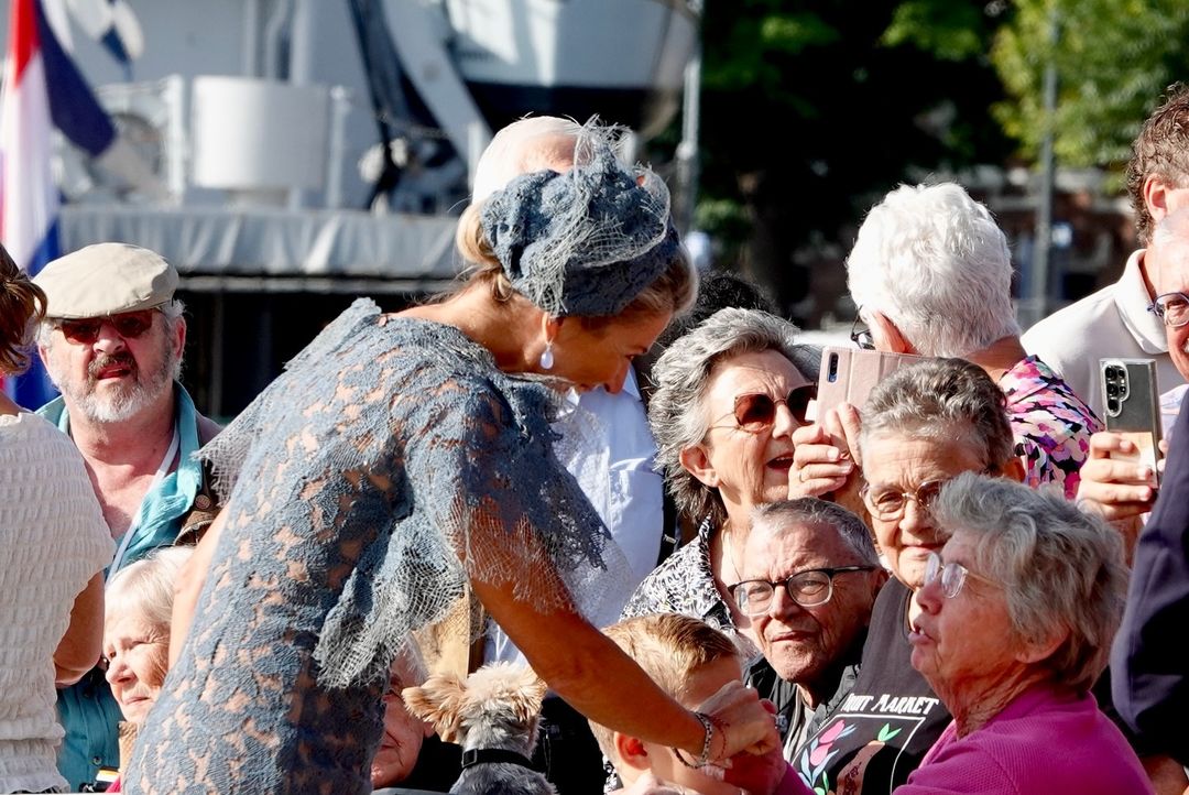 M&aacute;xima recupera impactante vestido de renda