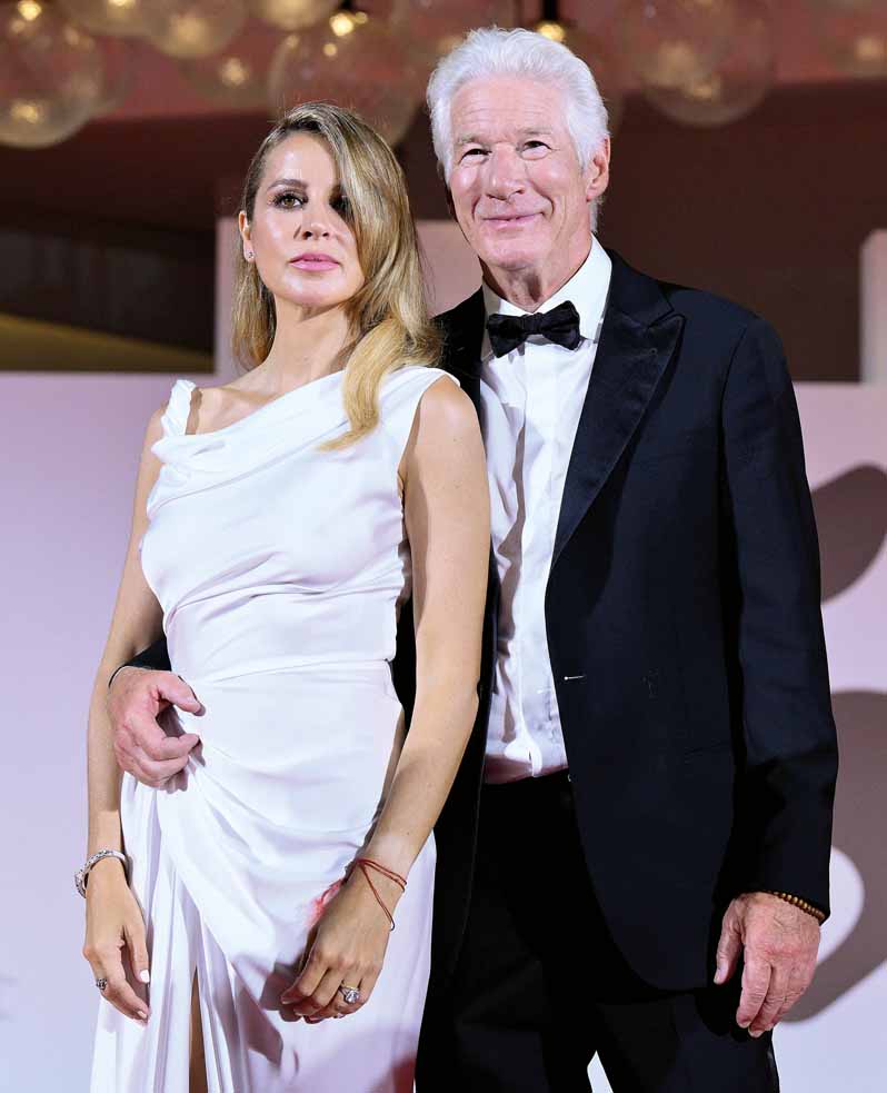 O ator Richard Gere, de 75 anos, mudou-se para Espanha com mulher, Alejandra Silva, e os filhos mais novos do casal. Foto: DR