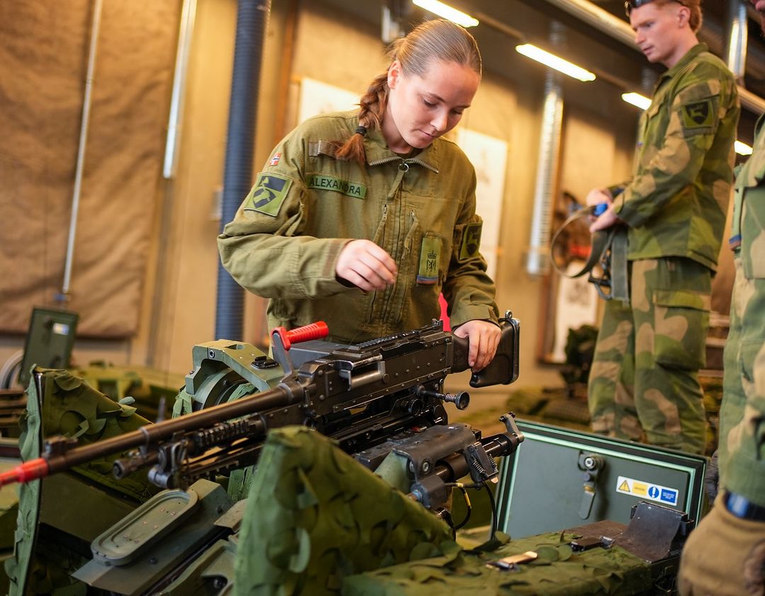 A princesa da Noruega na pele da soldado de engenharia Ingrid Alexandra