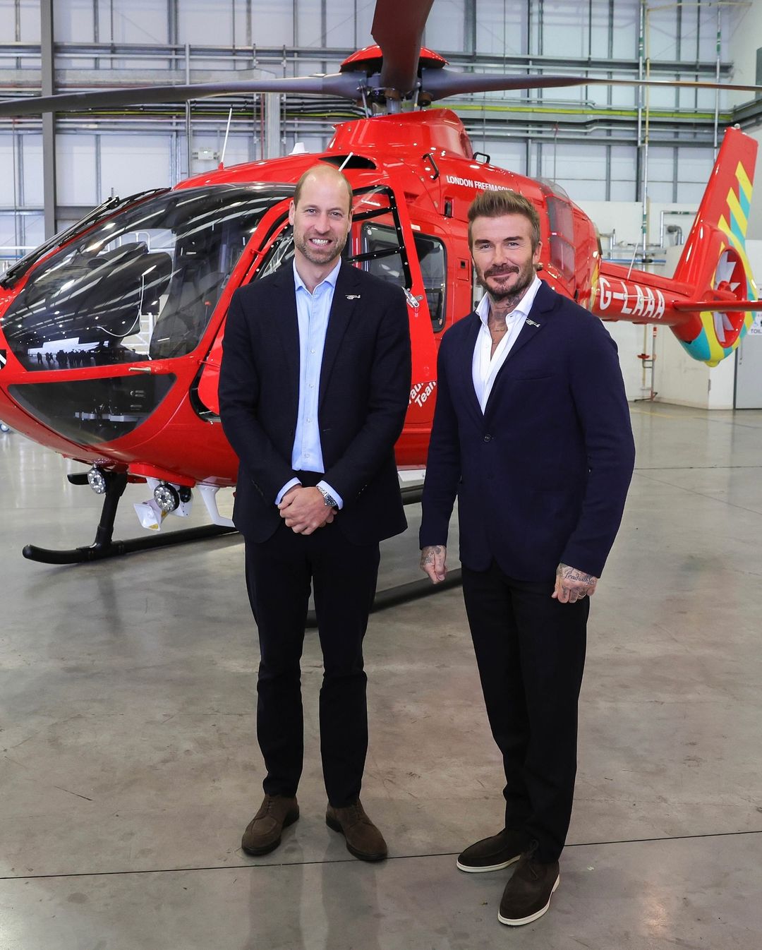 Príncipe William e David Beckham oferecem helicópteros aos bombeiros