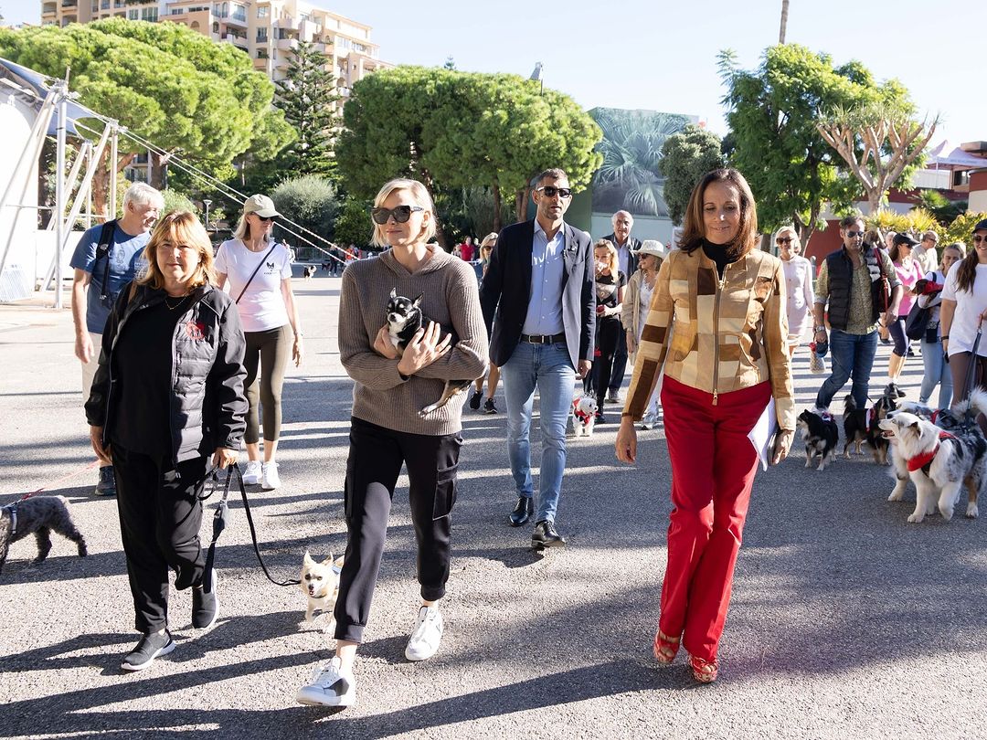 Charlene do Mónaco participa em marcha contra o abandono de animais