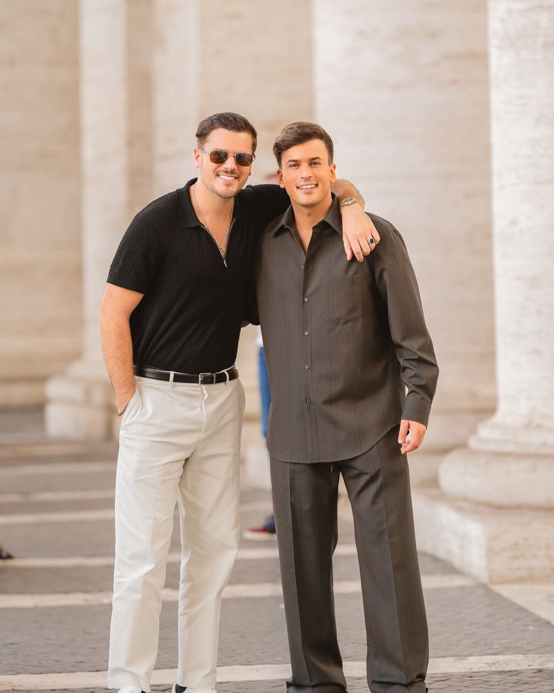 Carolina Carvalho e David Carreira batizam Lucas no Vaticano, em Roma