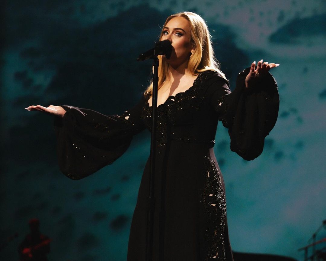 Adele emocionada no último concerto em Las Vegas