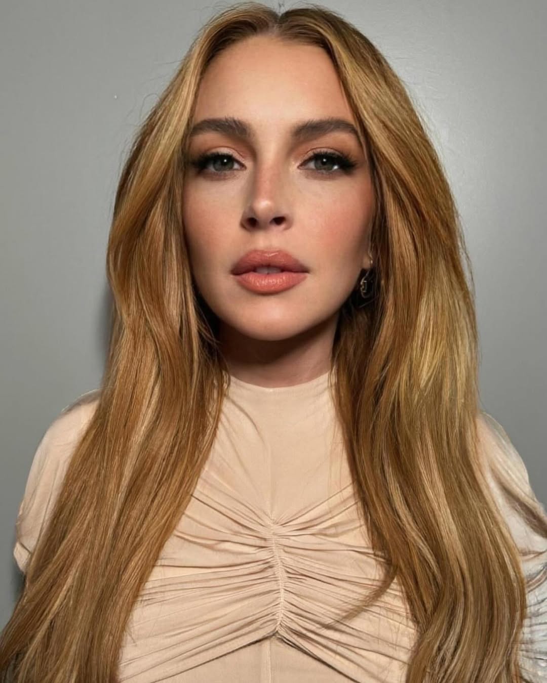 Lindsay Lohan dá que falar com visual rejuvenescido