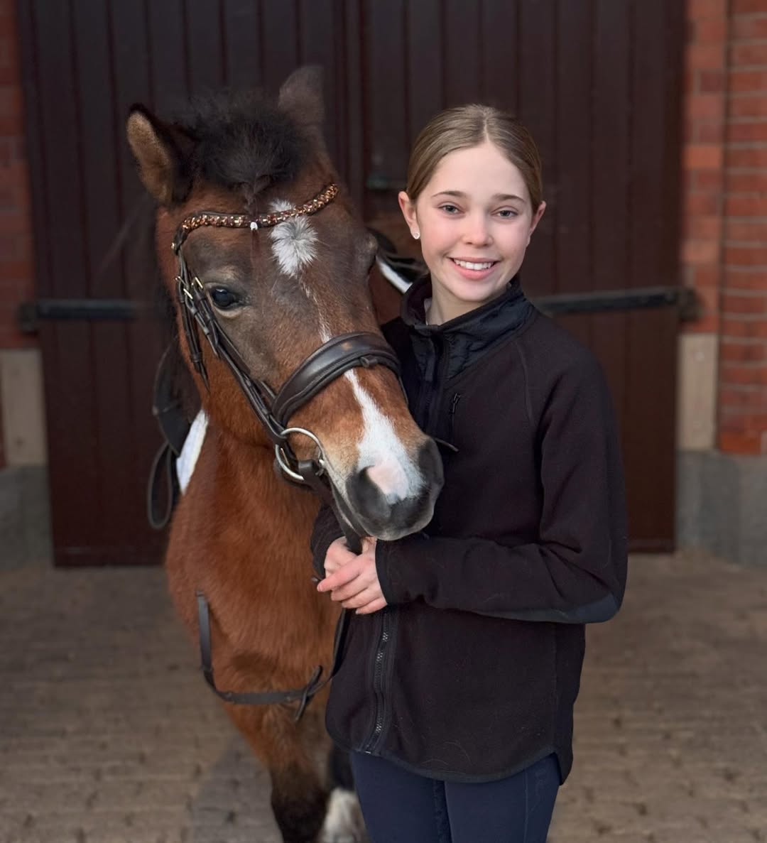 Leonor com o ponei, Haidi. Foto: @princess_madeleine_of_sweden
