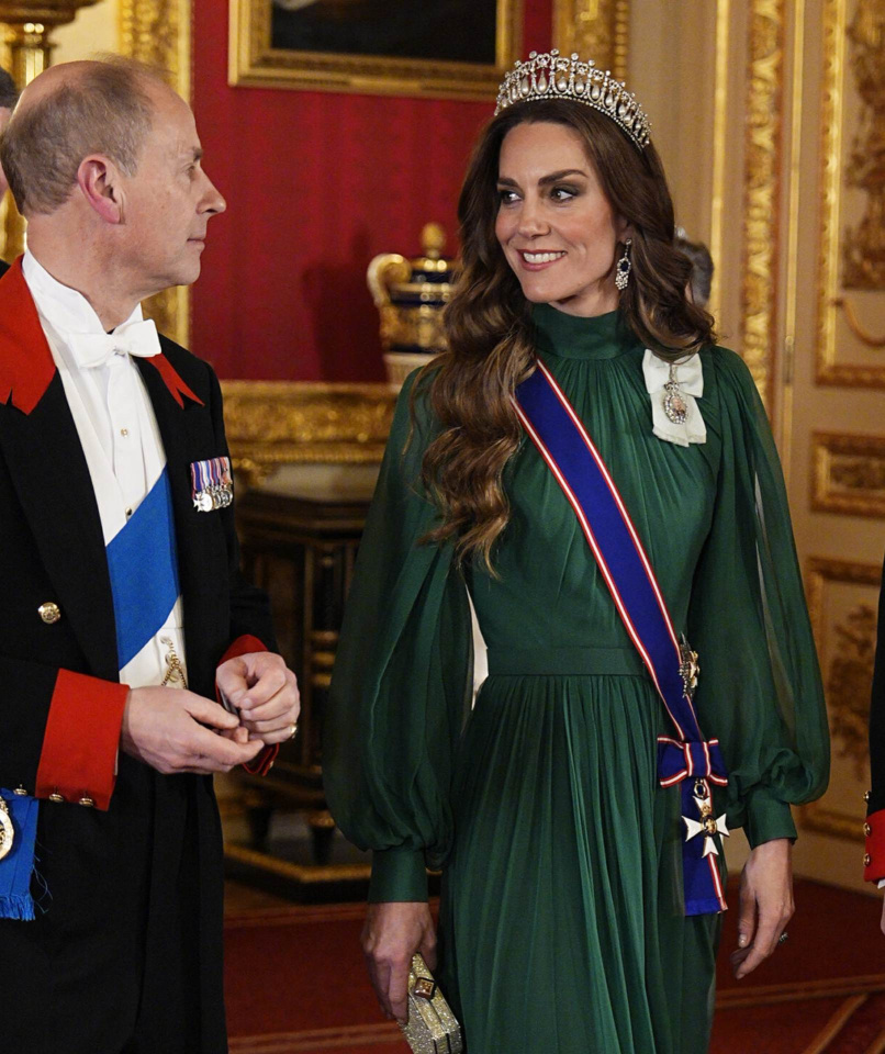 Kate Middleton durante banquete de estado para os líderes nigerianos no Castelo de Windsor - Foto: Getty Images