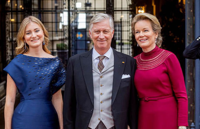 Princesa Elisabeth da Bélgica ao lado do rei Philippe e da rainha Mathilde - Foto: Getty Image