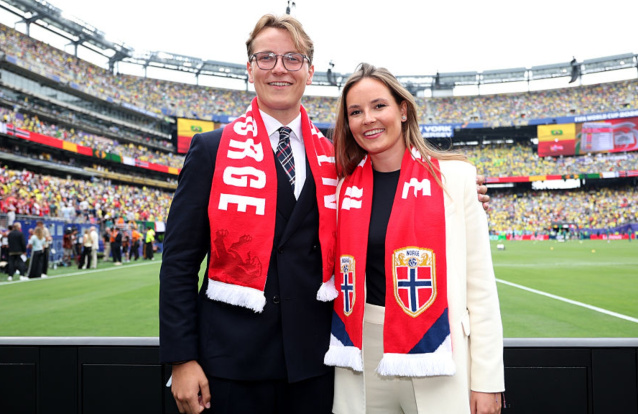 Príncipe Sverre Magnus e Princesa Ingrid Alexandra no jogo de Noruega contra Brasil - Foto: Getty Images