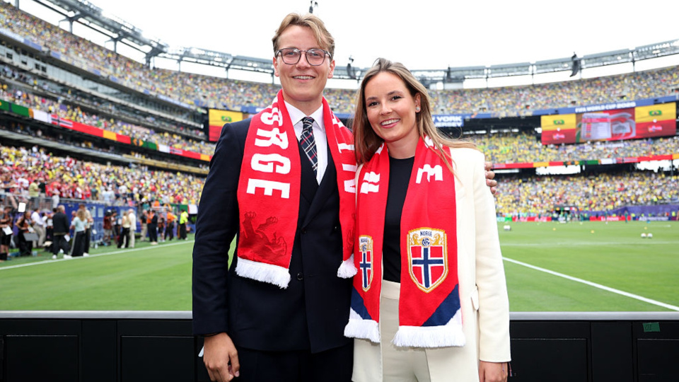 Príncipe Sverre Magnus e Princesa Ingrid Alexandra no jogo de Noruega contra Brasil - Foto: Getty Images
