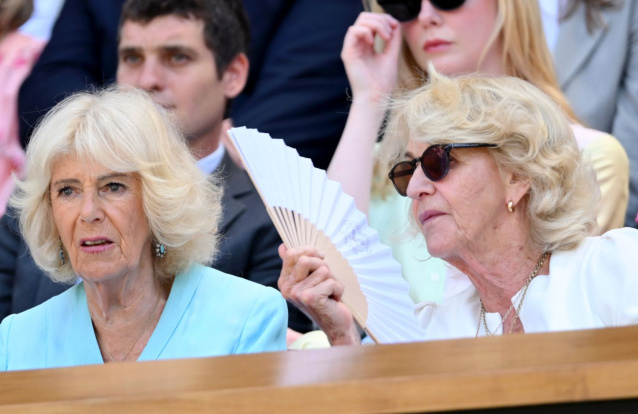 Rainha Camilla e Annabel Elliot durante o décimo dia do Torneio de Ténis de Wimbledon de 2026 no All England Lawn Tennis and Croquet Club, a 8 de julho de 2026, em Londres, Inglaterra. (Foto por Karwai Tang/WireImage)