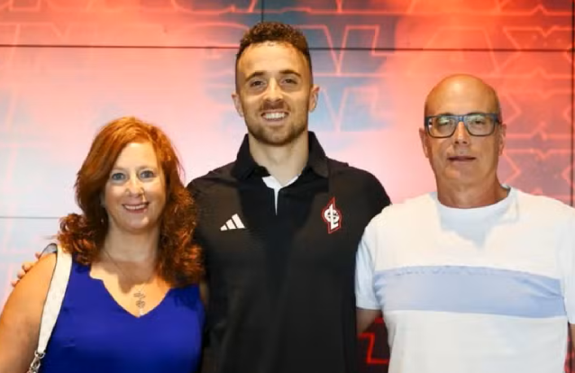 Diogo Jota e os pais, Joaquim e Isabel Silva