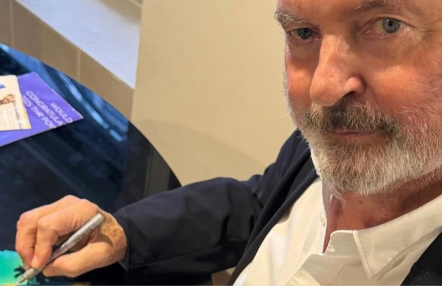 Sam Neill numa fotografia partilhada na sua conta de Instagram. Foto: Reprodução/Instagram/SamNeillTheProp