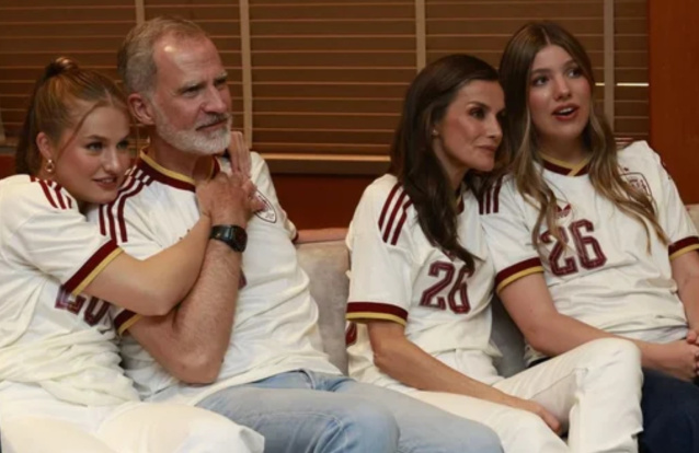 Família Real de Espanha durante a partida entre Espanha e França - Foto: Casa Real Española