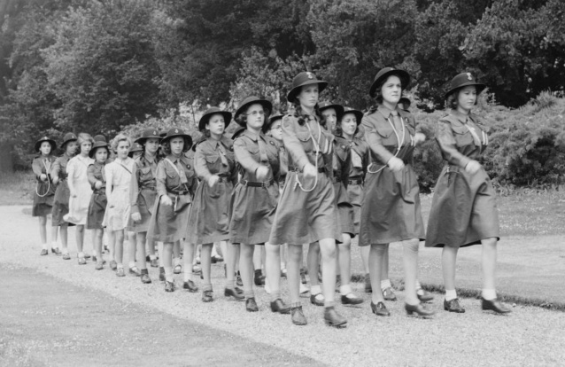 Marcha das Girl Guides em Windsor em 1942 - Foto: Getty Images