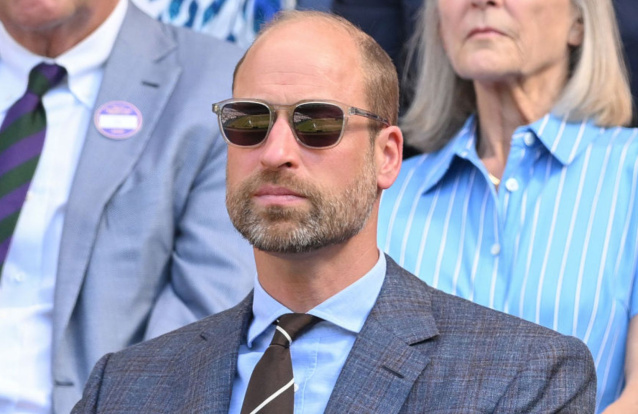 O Príncipe William assistindo ao torneio de Wimbledon em 2026.